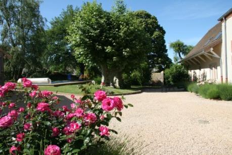 La Fontenelle - Lovely Holiday House With Swimming Pool Cuisery Exteriör bild